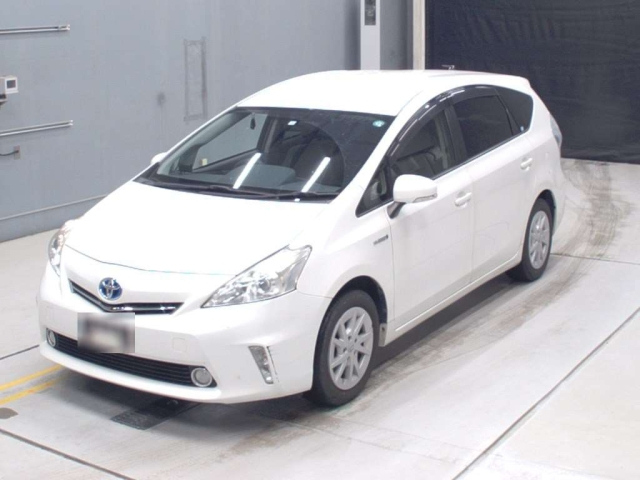 TOYOTA PRIUS ALPHA 2014