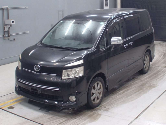 TOYOTA VOXY 2010