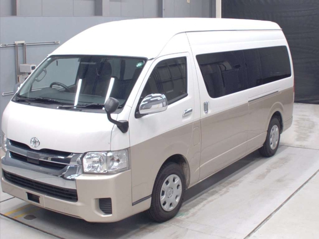 TOYOTA HIACE 2018