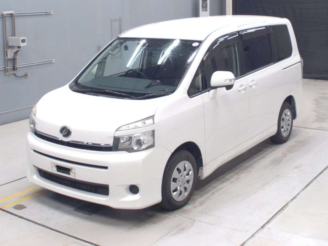 TOYOTA VOXY 2012