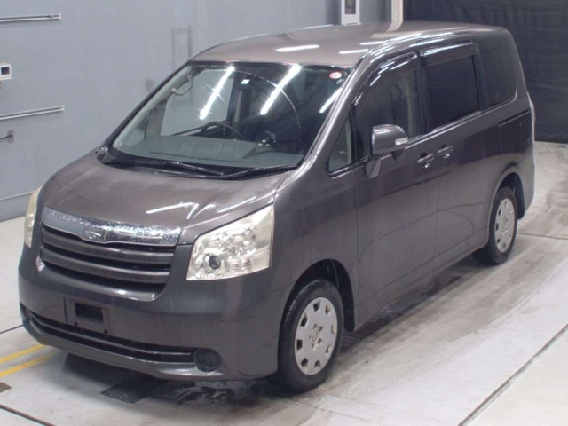 TOYOTA NOAH 2008