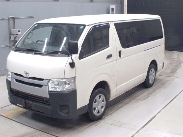 TOYOTA HIACE VAN 2020