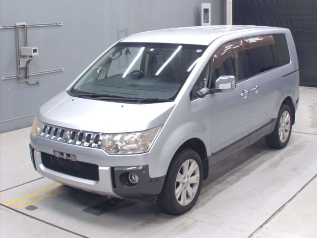 MITSUBISHI DELICA D5 2010