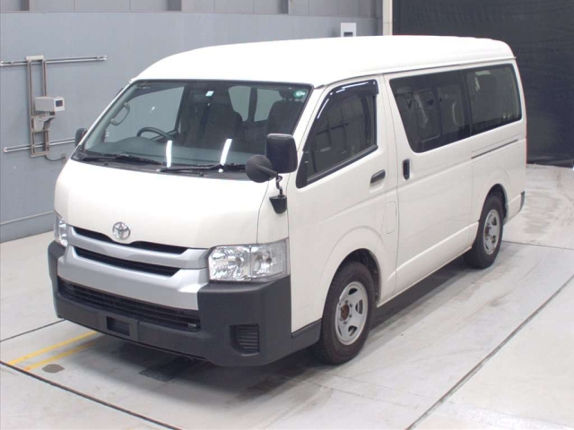 TOYOTA HIACE 2020