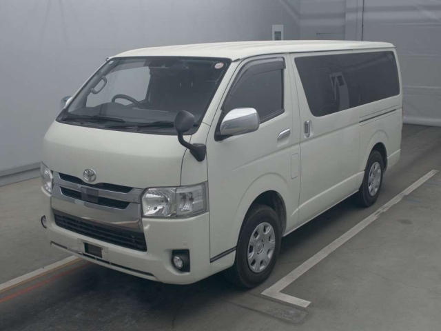TOYOTA HIACE VAN 2020