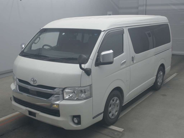 TOYOTA HIACE 2021