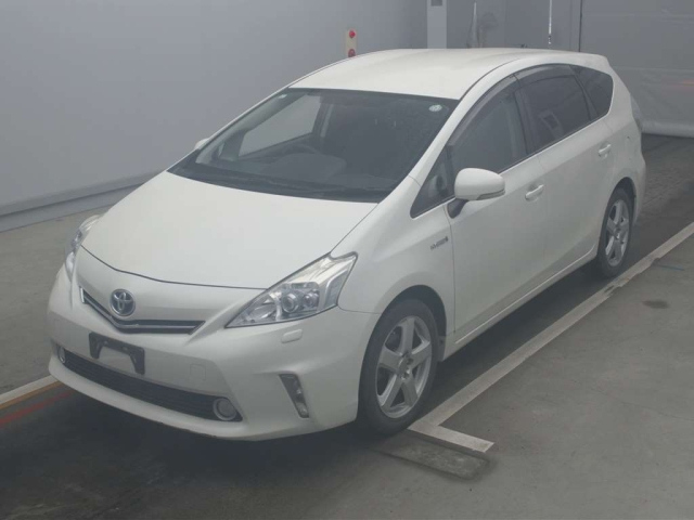 TOYOTA PRIUS ALPHA 2011