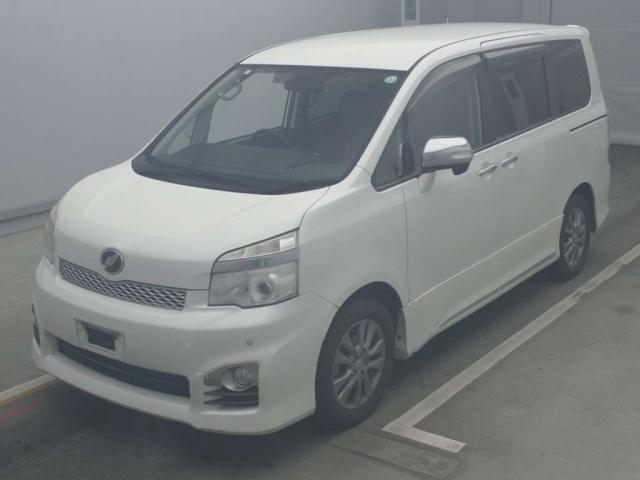 TOYOTA VOXY 2013