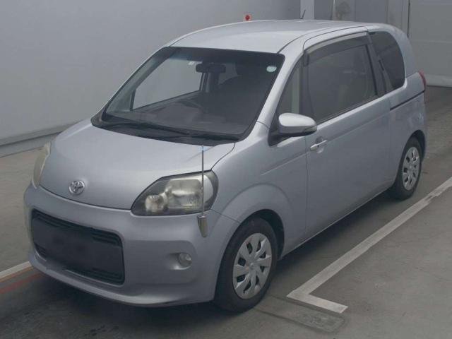 TOYOTA PORTE 2012