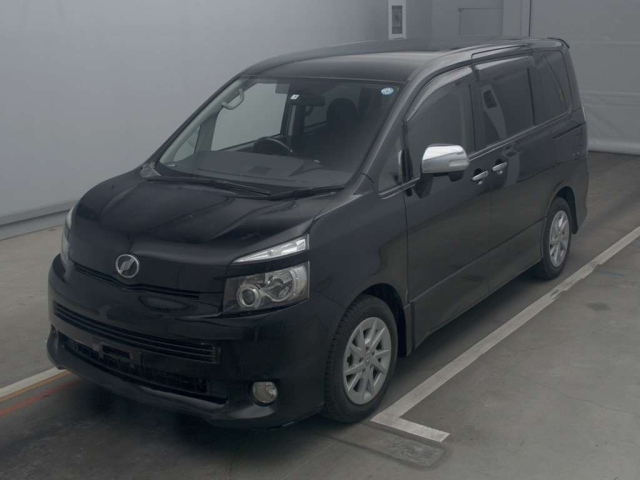 TOYOTA VOXY 2010