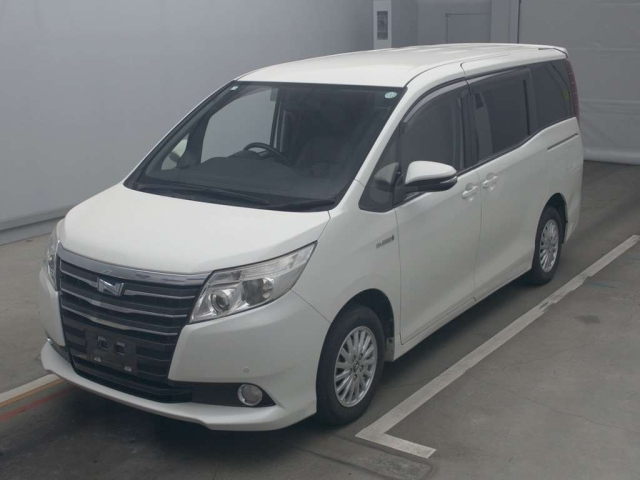 TOYOTA NOAH 2014