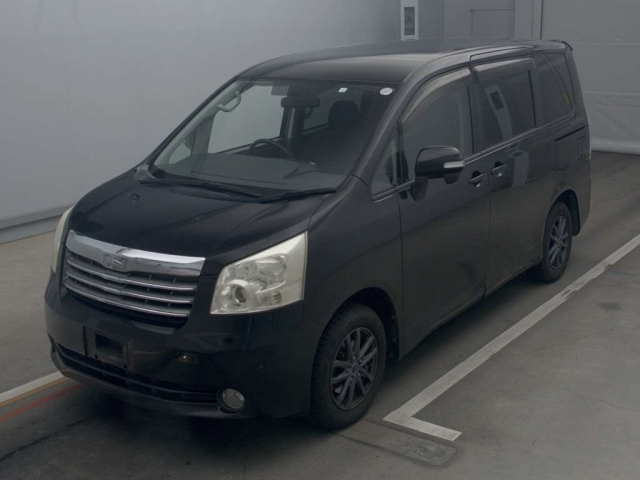 TOYOTA NOAH 2008