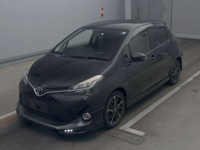 TOYOTA VITZ 2016