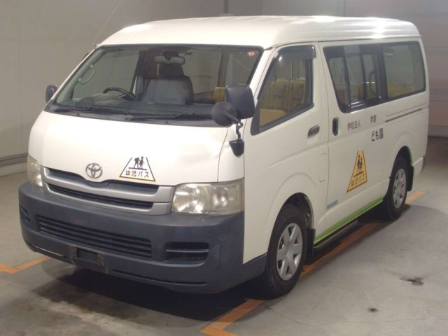 TOYOTA HIACE 2010
