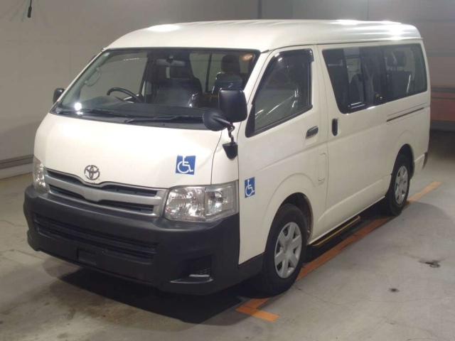 TOYOTA HIACE 2011