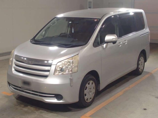 TOYOTA NOAH 2008