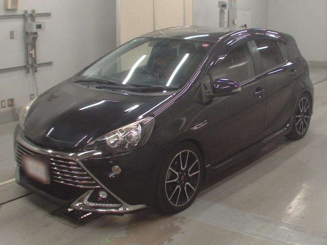 TOYOTA AQUA 2015