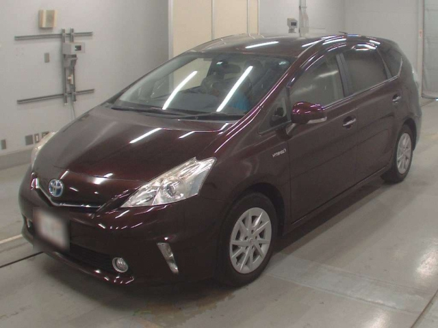 TOYOTA PRIUS ALPHA 2014