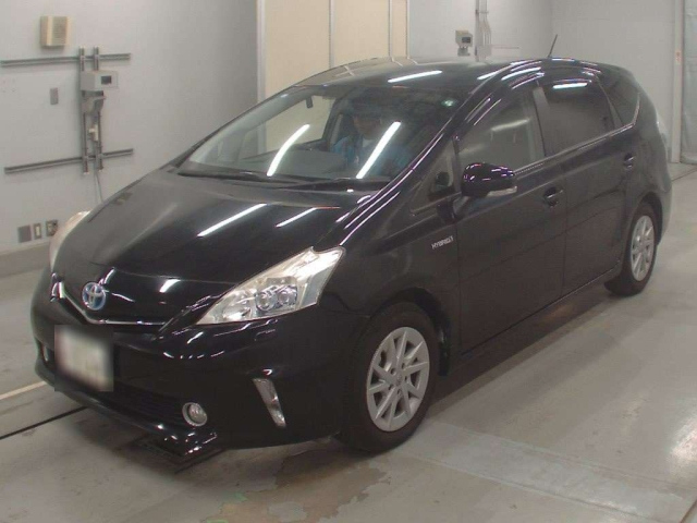 TOYOTA PRIUS ALPHA 2013