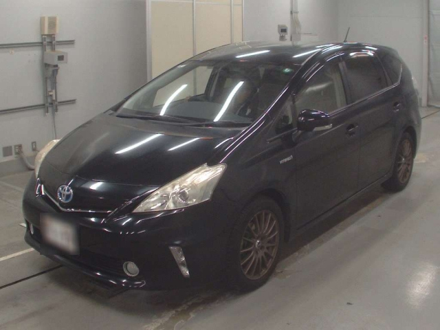 TOYOTA PRIUS ALPHA 2012