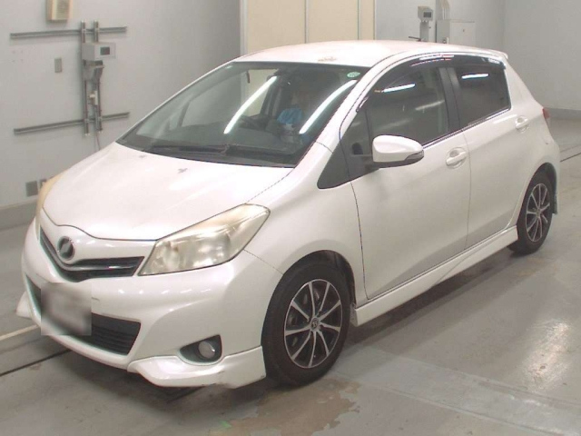 TOYOTA VITZ 2011