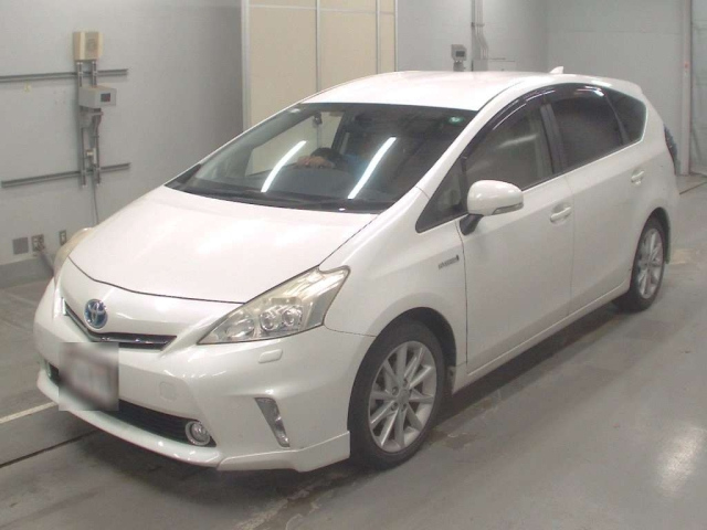 TOYOTA PRIUS ALPHA 2013