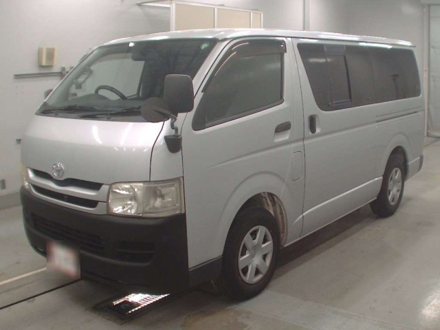 TOYOTA HIACE VAN