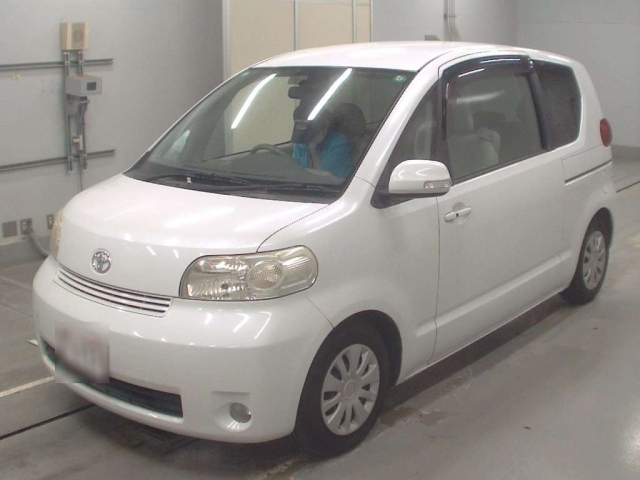 TOYOTA PORTE 2009