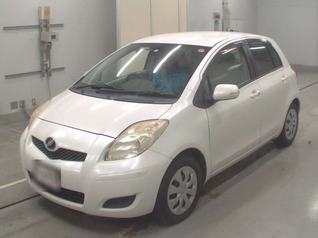 TOYOTA VITZ 2010
