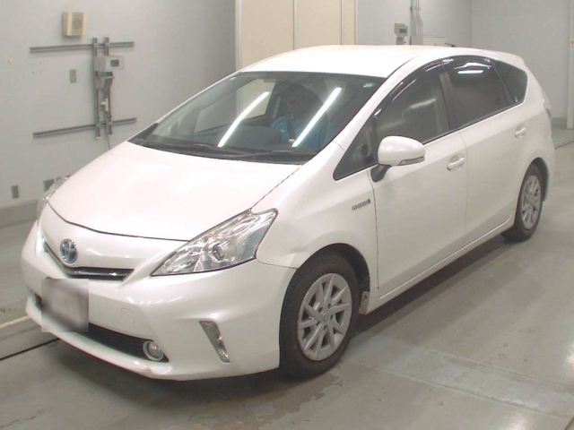 TOYOTA PRIUS ALPHA 2014