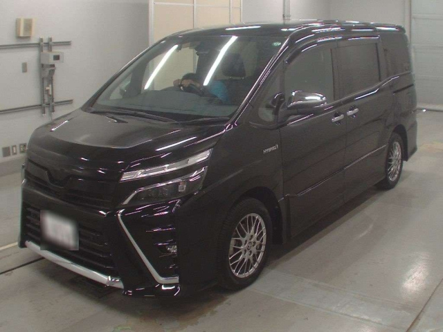TOYOTA VOXY 2019