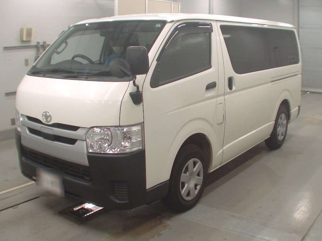 TOYOTA HIACE VAN 2020