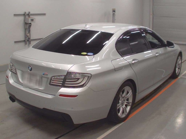 BMW 5 SERIES 2011