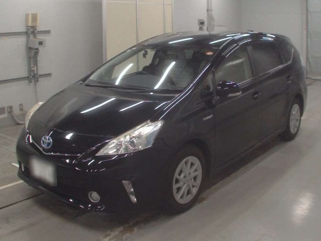 TOYOTA PRIUS ALPHA 2013