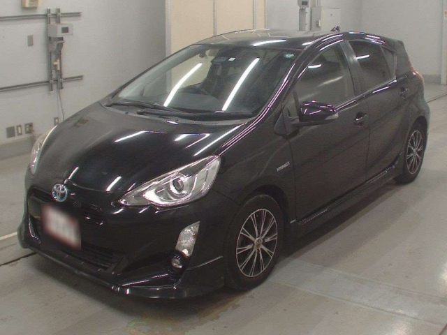 TOYOTA AQUA 2016