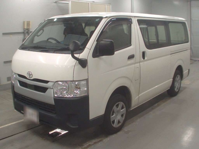 TOYOTA HIACE VAN 2021
