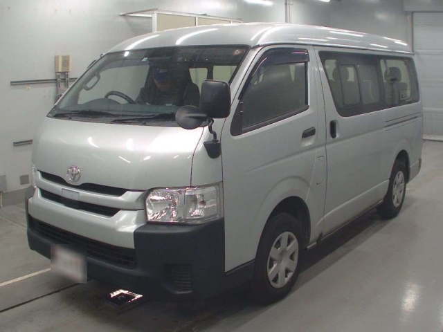 TOYOTA HIACE 2019