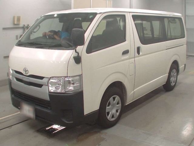 TOYOTA HIACE VAN