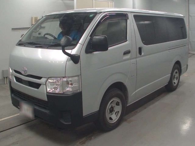 TOYOTA HIACE VAN 2021