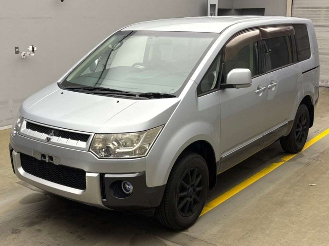 MITSUBISHI DELICA D5 2010