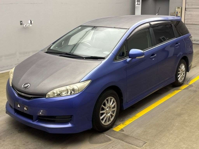 TOYOTA WISH 2013