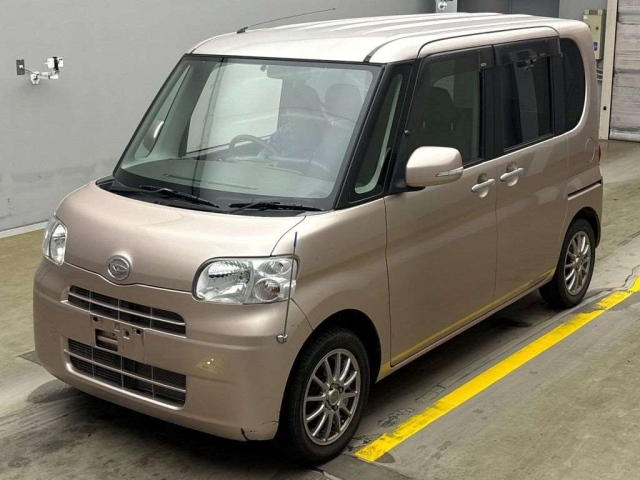 DAIHATSU TANTO 2011