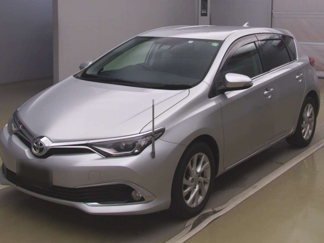 TOYOTA AURIS 2016