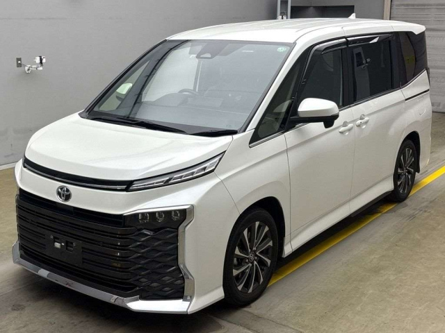 TOYOTA VOXY 2022