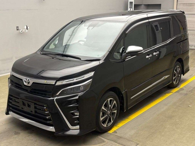 TOYOTA VOXY 2021
