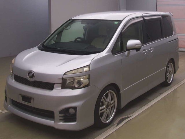 TOYOTA VOXY 2010