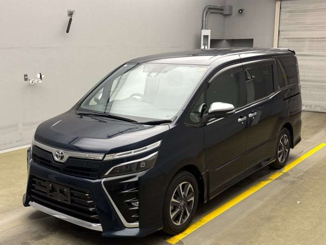 TOYOTA VOXY 2021