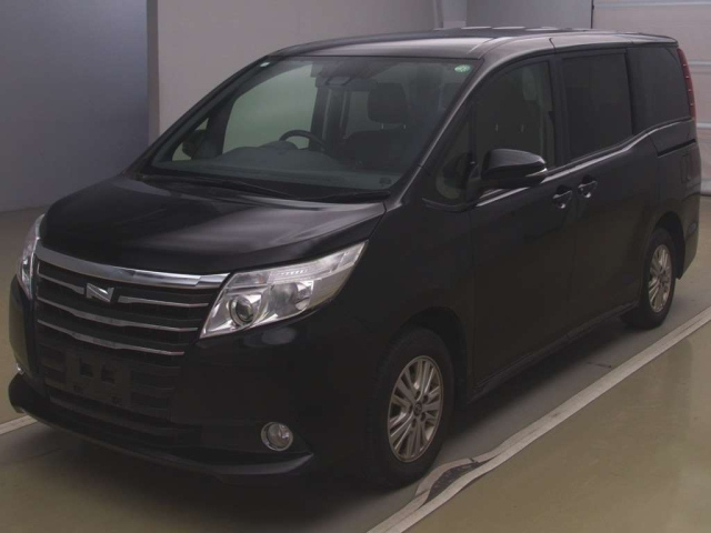 TOYOTA NOAH 2016