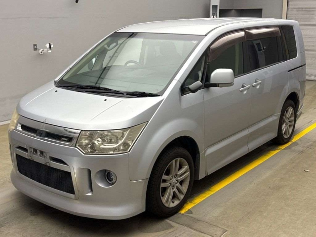 MITSUBISHI DELICA D5