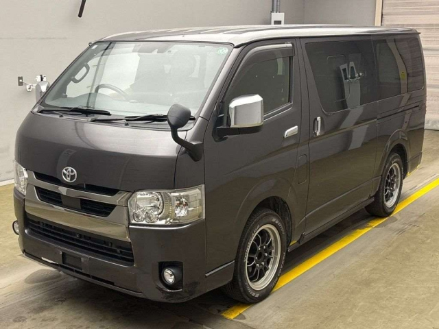 TOYOTA HIACE VAN